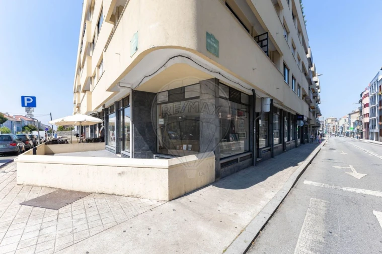 Loja para Arrendamento em Paranhos Foto 13