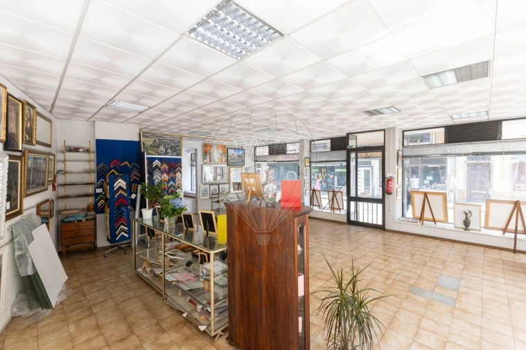 Loja para Arrendamento em Paranhos Foto 7