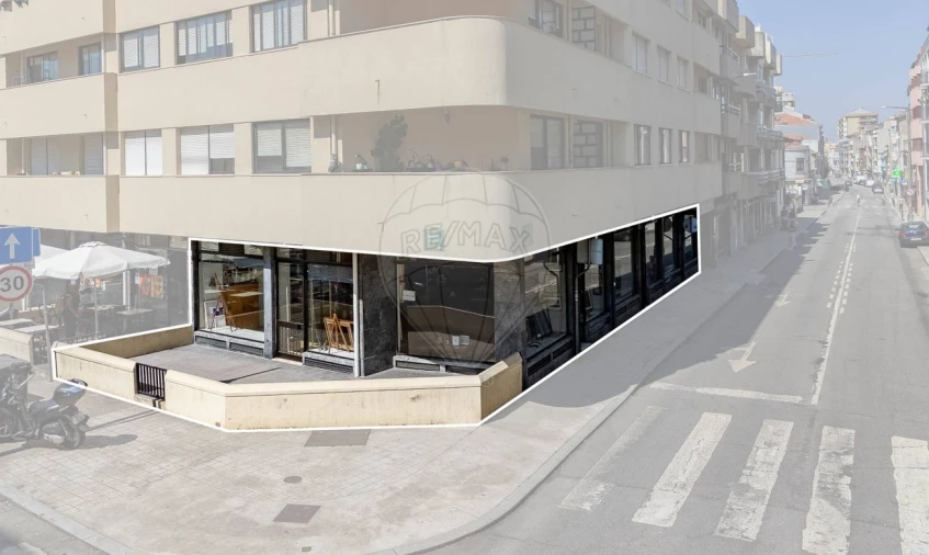 Loja para Arrendamento em Paranhos Foto 2