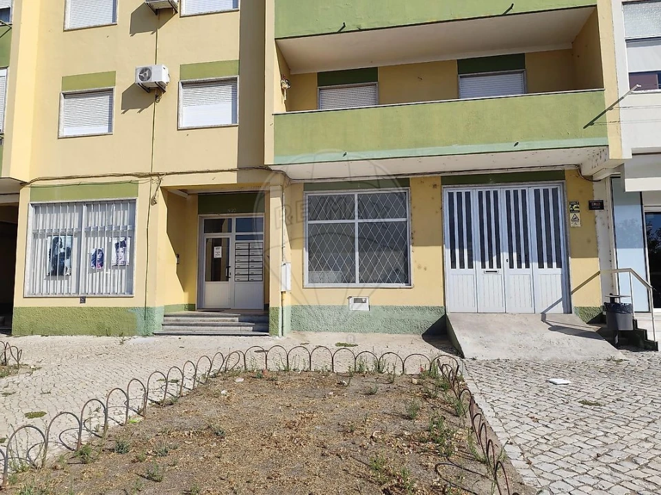 Loja para Venda em Azambuja Foto 1