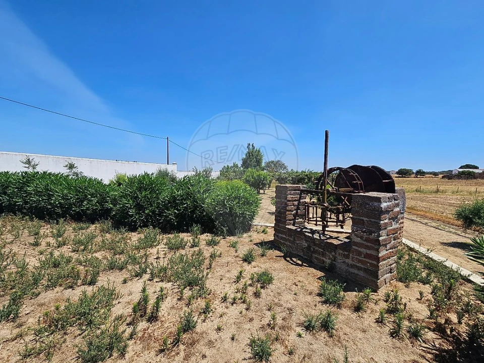 Moradia T6 para Venda em Viana do Alentejo Foto 40