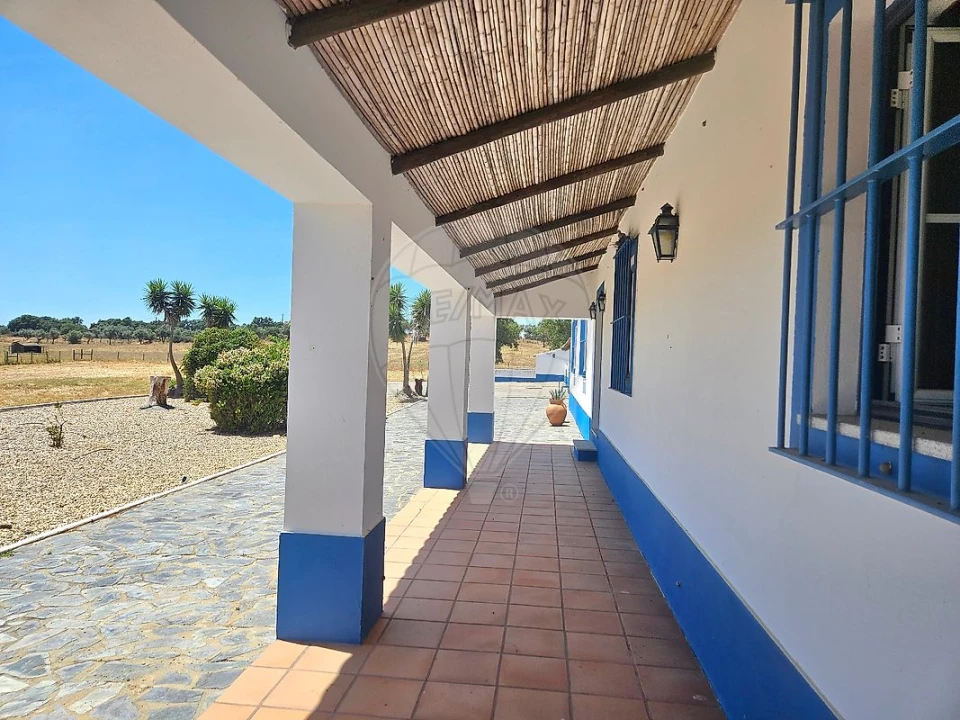 Moradia T6 para Venda em Viana do Alentejo Foto 10