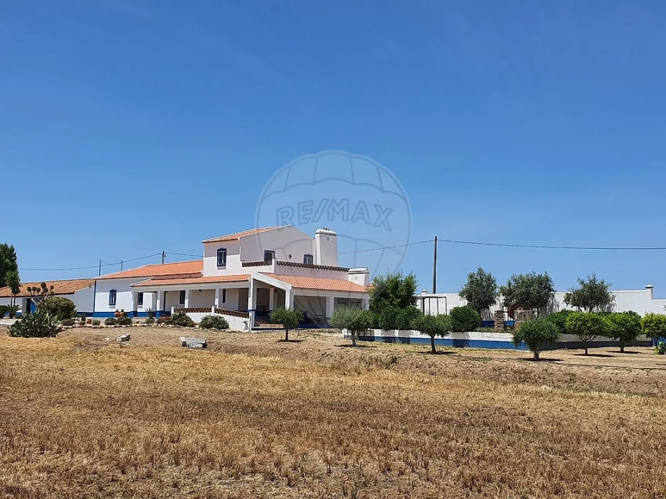 Moradia T6 para Venda em Viana do Alentejo Foto 2