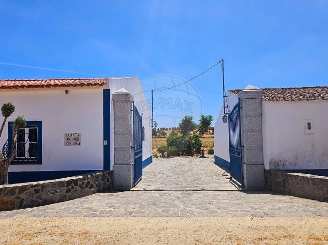 Moradia T6 para Venda em Viana do Alentejo Foto 5