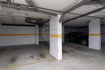 Apartamento T4 para Venda em Santa Maria e São Miguel, São Martinho, São Pedro Penaferrim