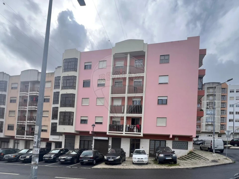 Apartamento T2 para Venda em Cacém e São Marcos Foto 1