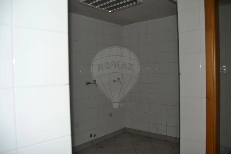 Loja para Venda em O. Azeméis, Riba-Ul, Ul, Macinhata Seixa, Madail Foto 25