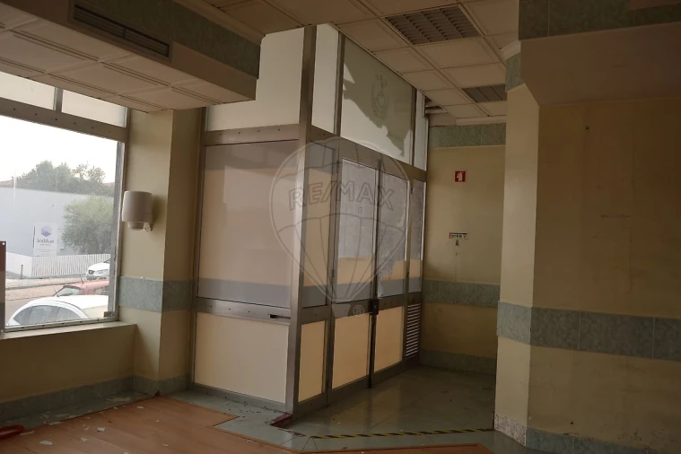 Loja para Venda em O. Azeméis, Riba-Ul, Ul, Macinhata Seixa, Madail Foto 2