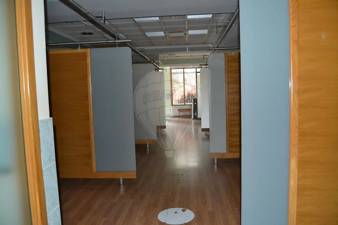 Loja para Venda em O. Azeméis, Riba-Ul, Ul, Macinhata Seixa, Madail Foto 1