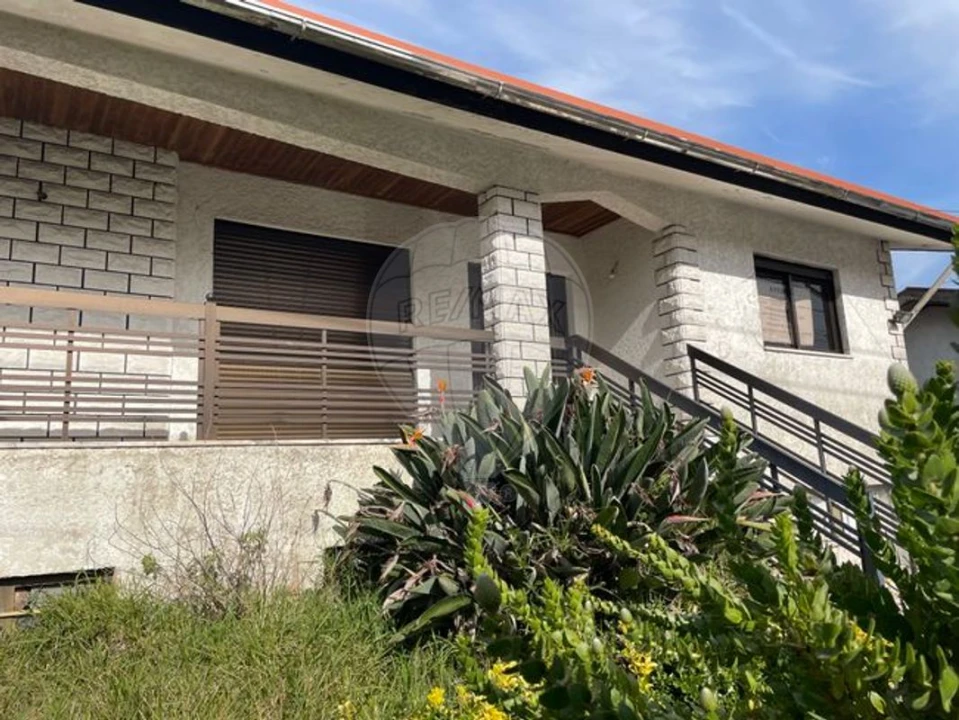 Moradia T3 para Venda em São Roque Foto 1