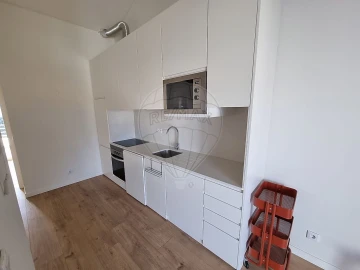 Apartamento T1 para Venda em Campolide