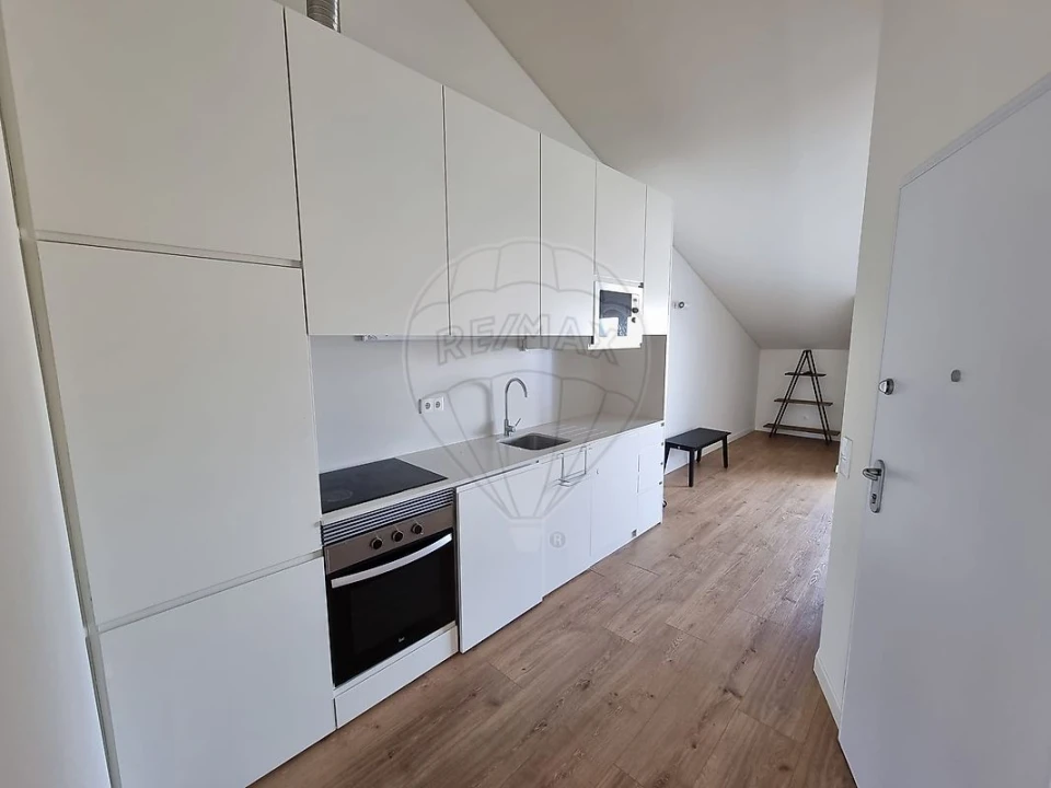 Apartamento T1 para Venda em Campolide Foto 6