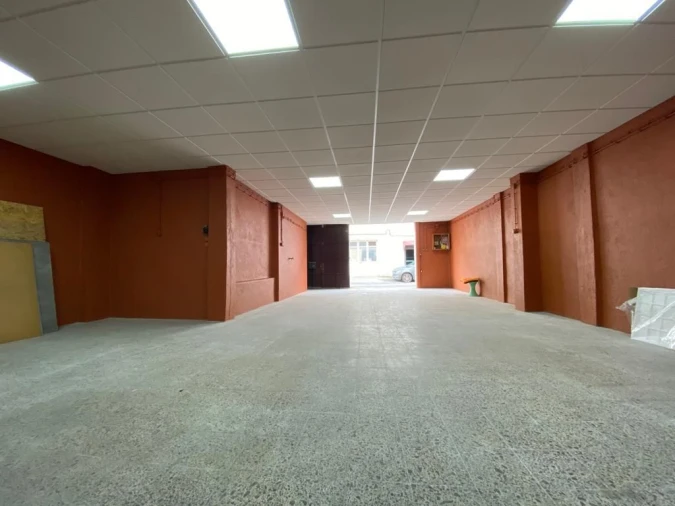 Armazém para Arrendamento em Santa Clara Foto 1