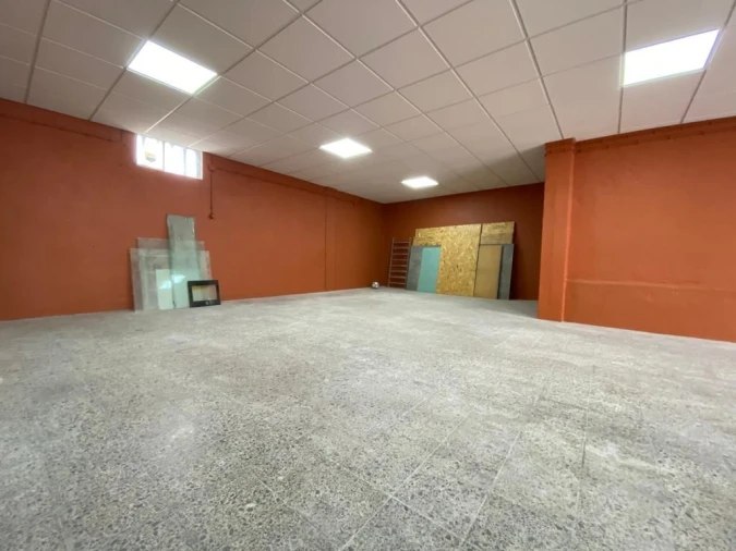 Armazém para Arrendamento em Santa Clara Foto 2