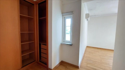Apartamento T3 para Venda em Agualva e Mira-Sintra