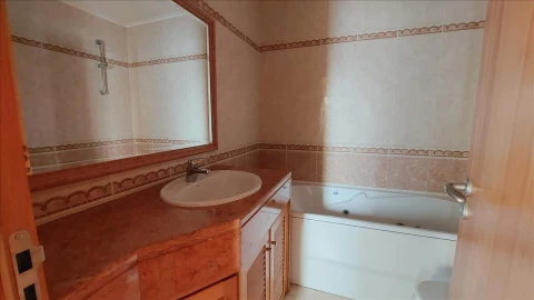 Apartamento T3 para Venda em Agualva e Mira-Sintra