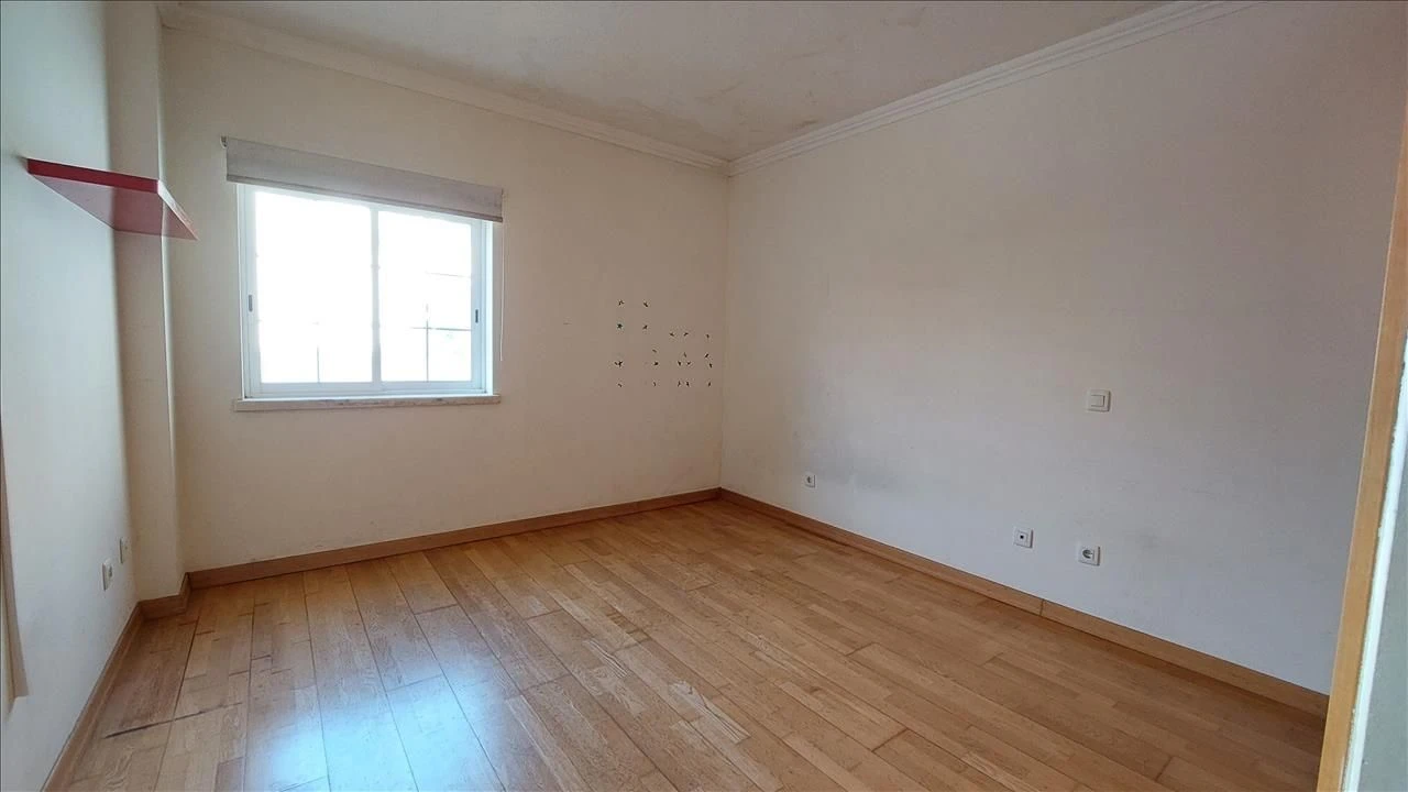 Apartamento T3 para Venda em Agualva e Mira-Sintra Foto 17