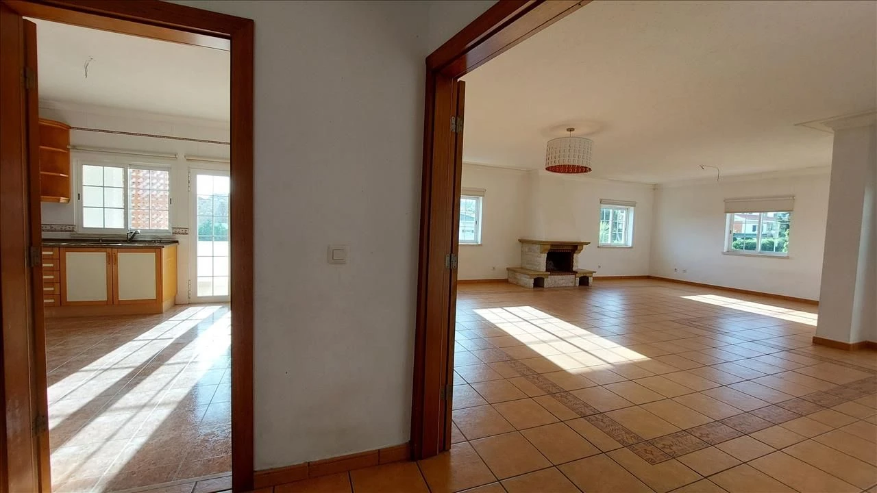 Apartamento T3 para Venda em Agualva e Mira-Sintra Foto 3