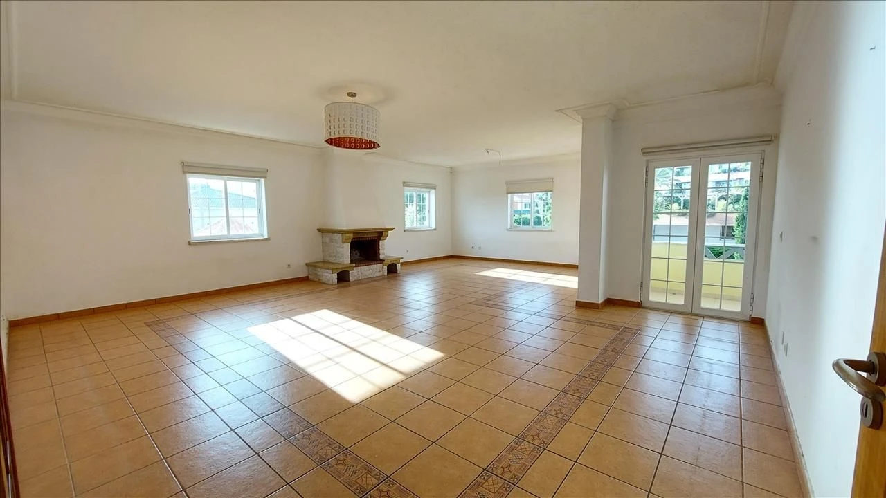 Apartamento T3 para Venda em Agualva e Mira-Sintra Foto 4