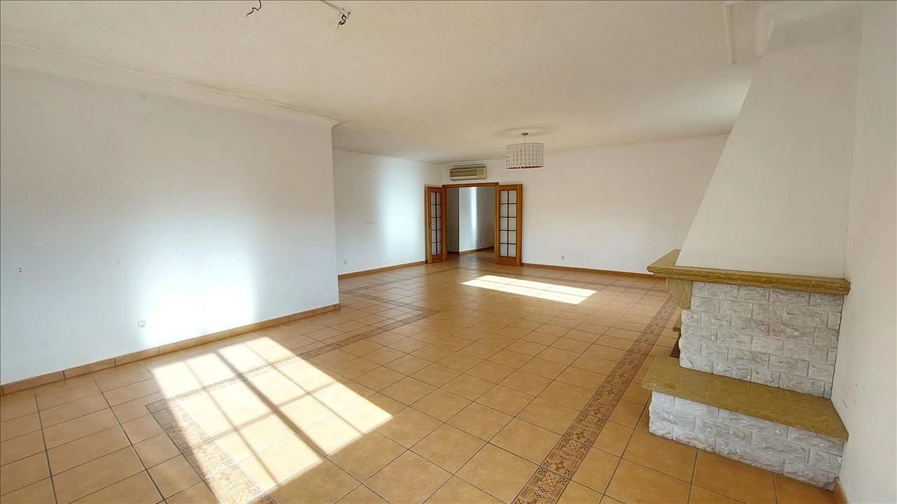 Apartamento T3 para Venda em Agualva e Mira-Sintra Foto 5