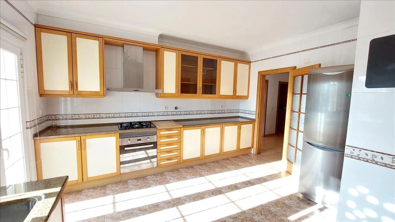 Apartamento T3 para Venda em Agualva e Mira-Sintra Foto 7