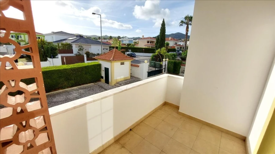 Apartamento T3 para Venda em Agualva e Mira-Sintra Foto 10