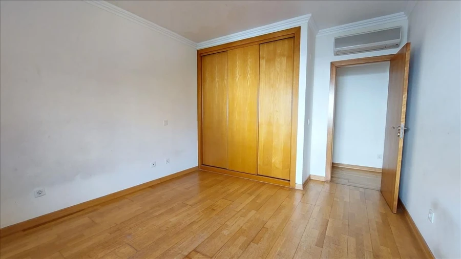 Apartamento T3 para Venda em Agualva e Mira-Sintra Foto 18