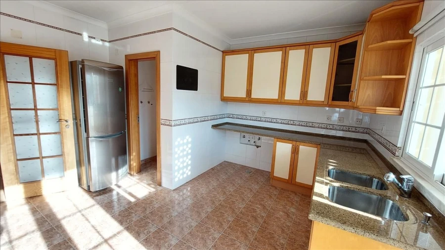 Apartamento T3 para Venda em Agualva e Mira-Sintra Foto 8