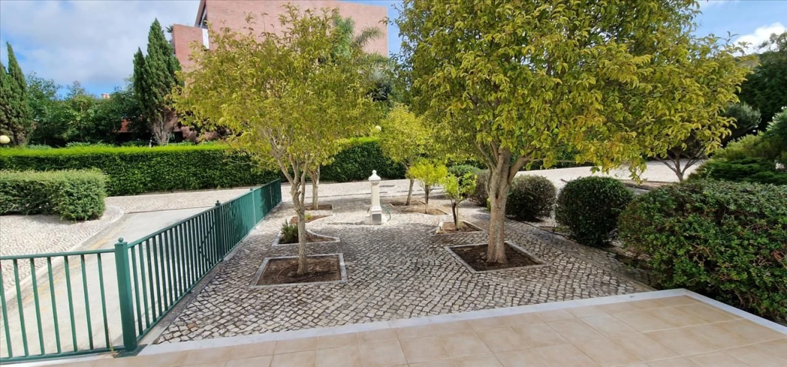 Apartamento T3 para Venda em Agualva e Mira-Sintra Foto 12