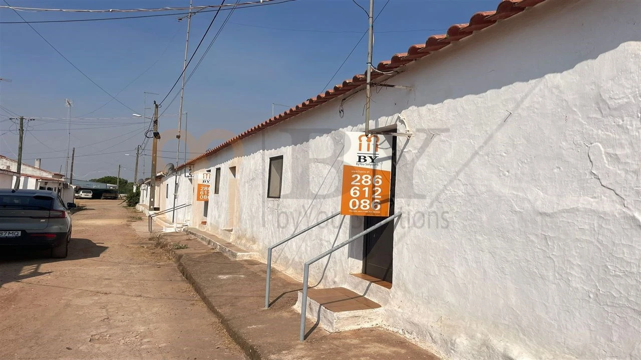 Moradia T5 para Venda em Corte do Pinto Foto 4