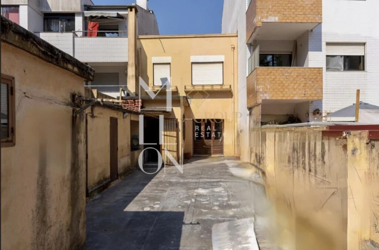 Moradia T4 para Venda em Paranhos Foto 5
