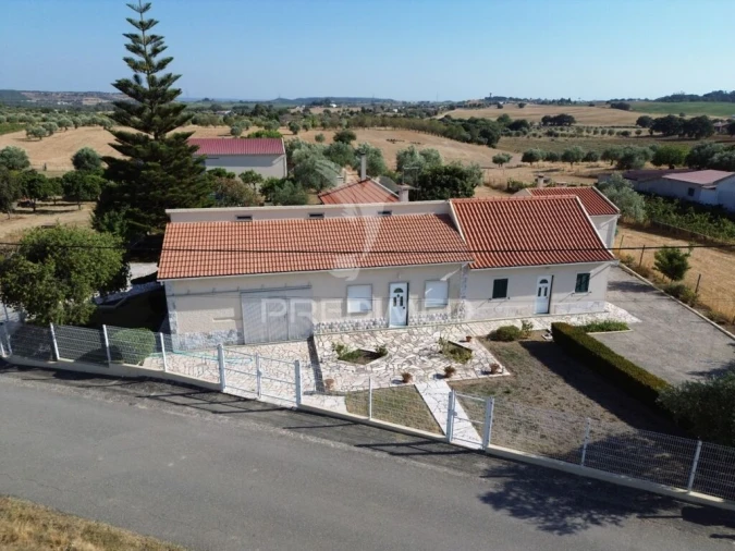 Moradia T4 para Venda em Casével e Vaqueiros Foto 1