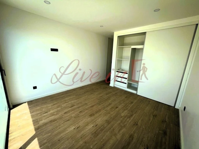 Terreno para Venda em Caniço Foto 8