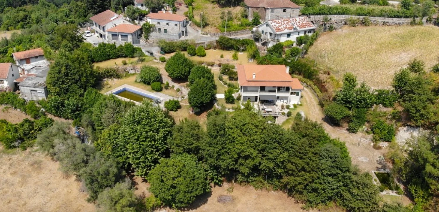 Moradia T3 para Venda em Rossas Foto 78