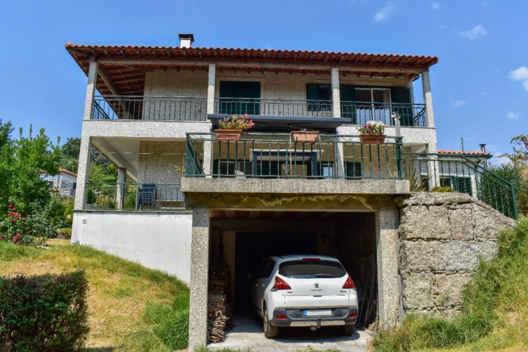 Moradia T3 para Venda em Rossas Foto 5