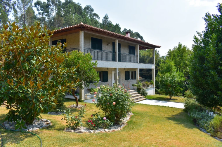 Moradia T3 para Venda em Rossas Foto 3