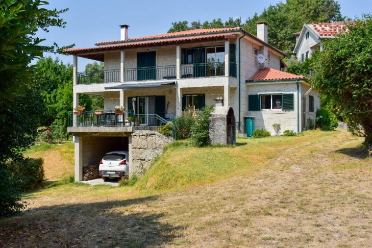 Moradia T3 para Venda em Rossas Foto 6