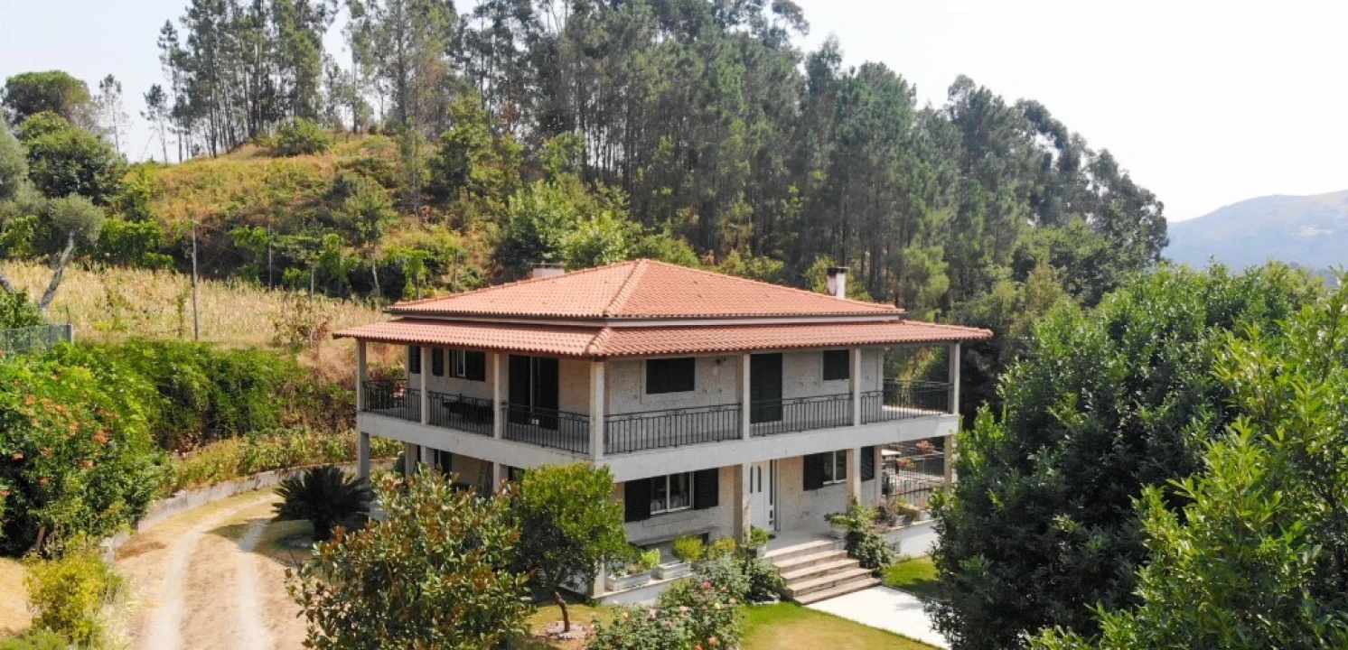 Moradia T3 para Venda em Rossas Foto 1