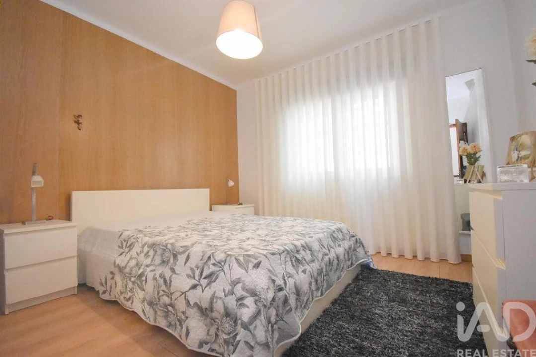 Moradia T4 para Venda em Vila Nova Foto 23