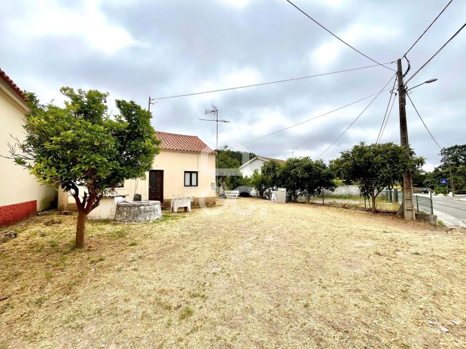 Moradia T2 para Venda em Salir de Matos Foto 3