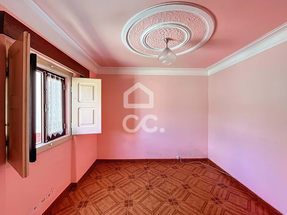 Moradia T2 para Venda em Salir de Matos Foto 7