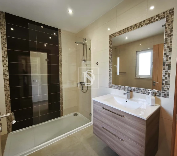 Moradia T6 para Venda em Lagoa e Carvoeiro Foto 29