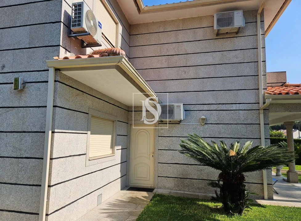 Moradia T5 para Venda em Medelo Foto 6