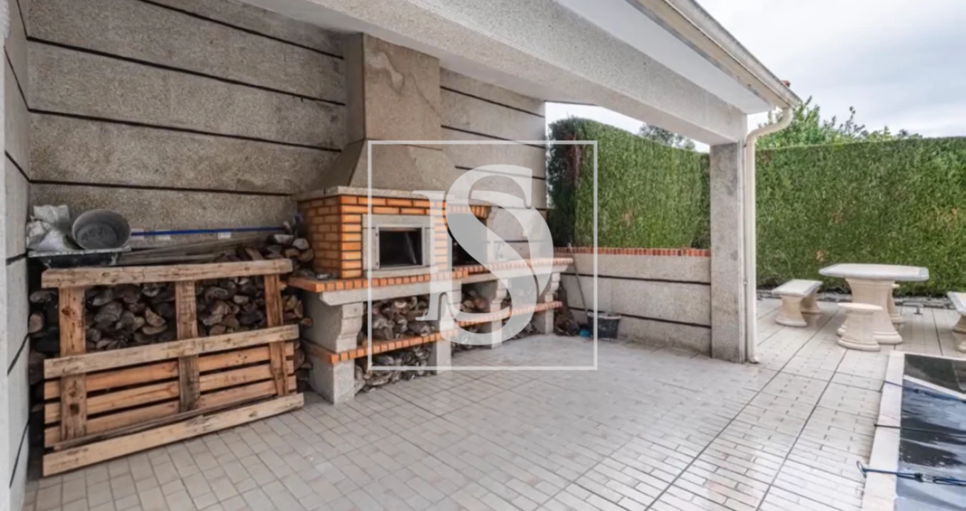 Moradia T5 para Venda em Medelo Foto 5