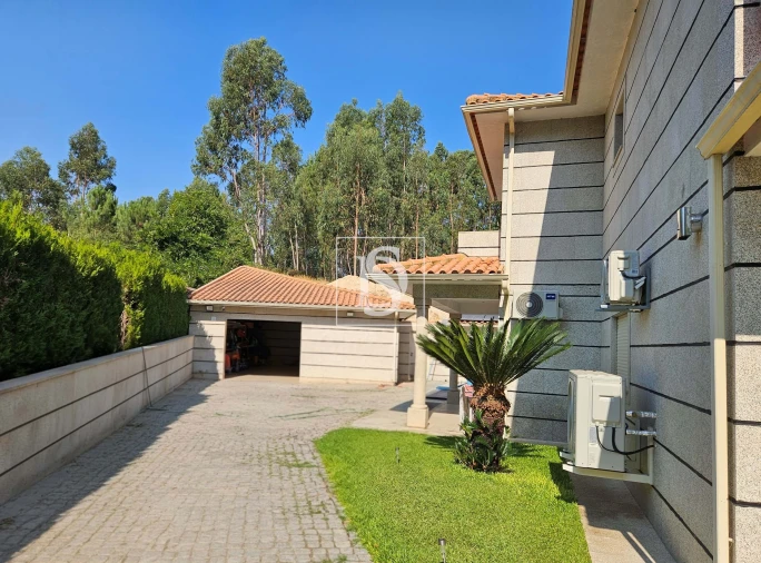 Moradia T5 para Venda em Medelo Foto 7