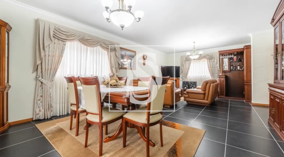 Moradia T5 para Venda em Medelo Foto 15