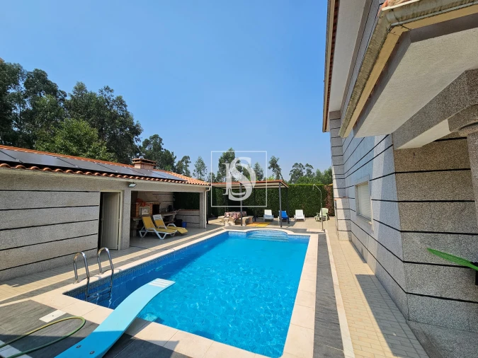 Moradia T5 para Venda em Medelo Foto 2