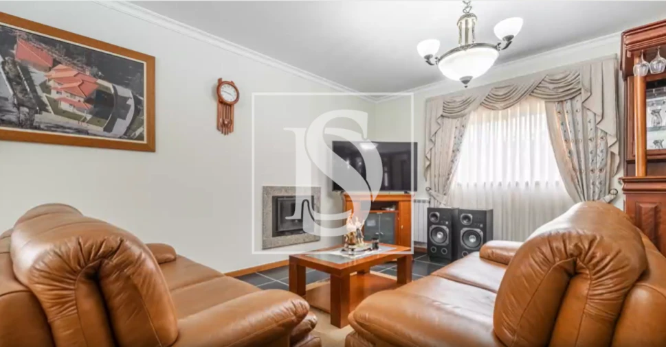 Moradia T5 para Venda em Medelo Foto 14