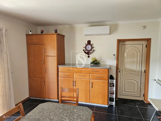 Moradia T5 para Venda em Medelo Foto 12