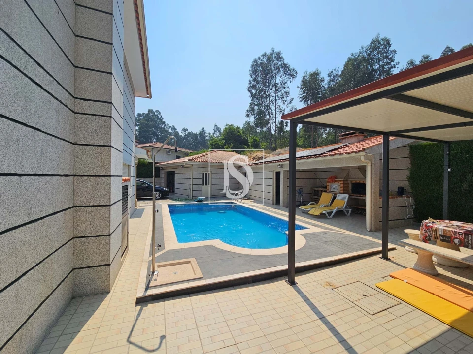 Moradia T5 para Venda em Medelo Foto 3